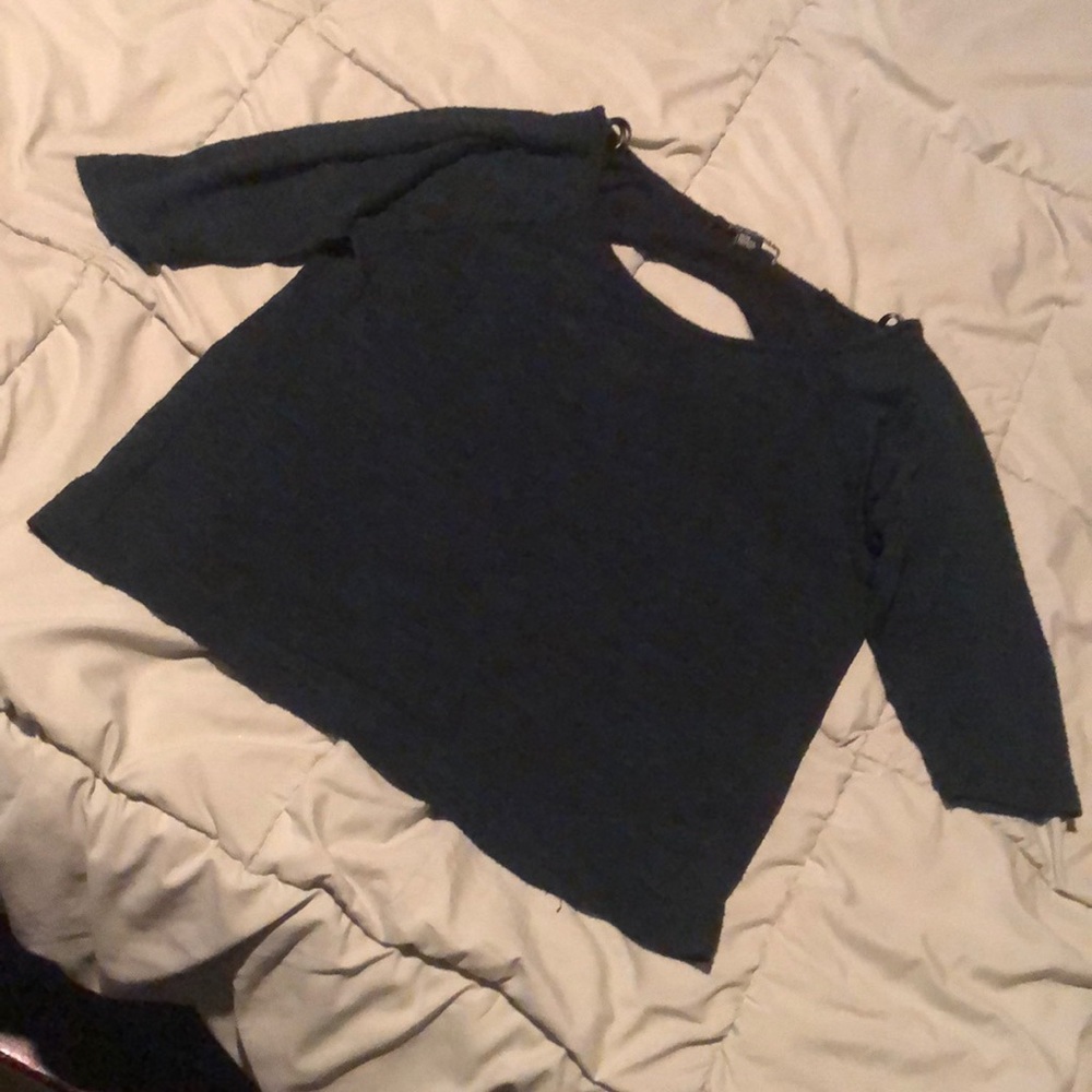 Black n heather green peek a boo back 3/4 sleeve top med